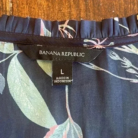 Banana Republic | SOFT SATIN FLUTTER-SLEEVE TOP - Picture 3 of 7